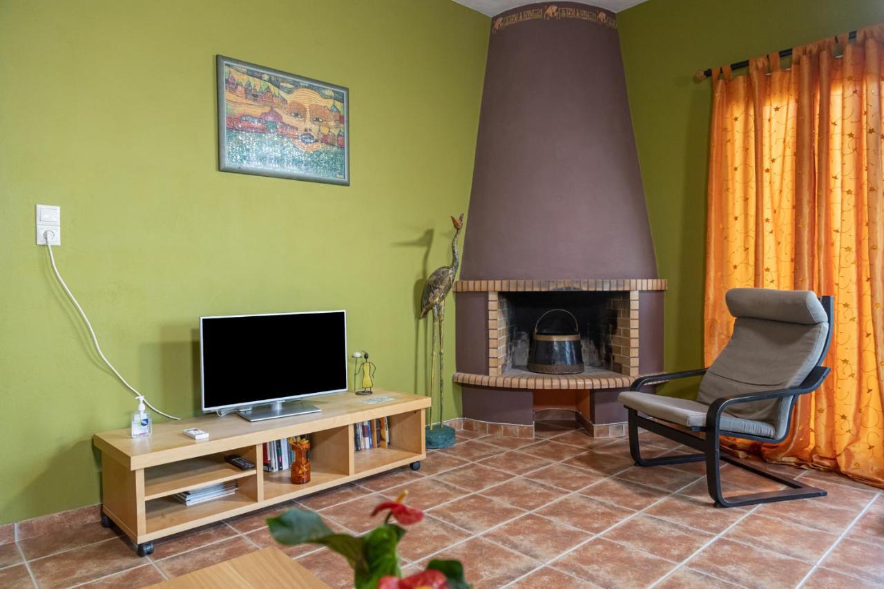 Mary'S Paradise Apartment With Panoramic Sea View To Kakia Thalassa And Daskalio Keratea Eksteriør billede